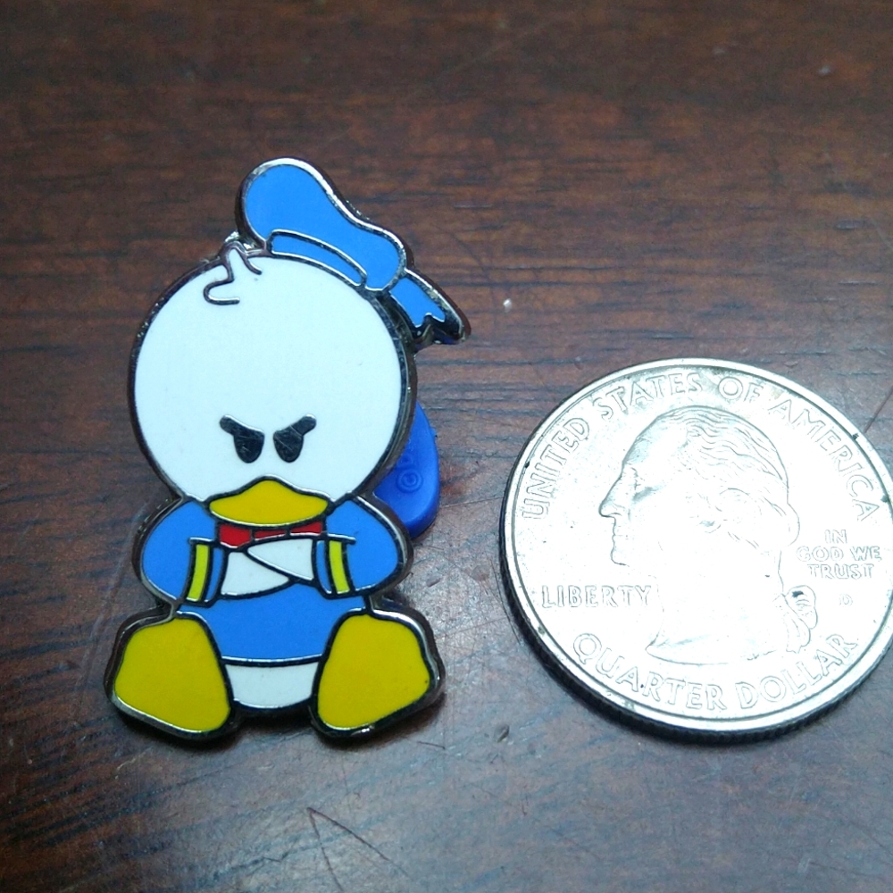 WDW Trading Pin Cast Member Exclusive Mini Pin Donald Duck #74239 2010